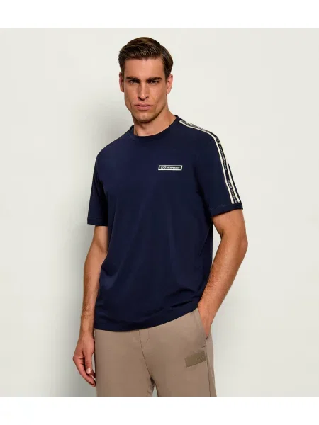 Tricou