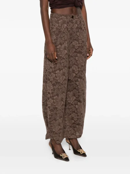 Pantaloni Rowen Rose cu model floral cu imagine roz