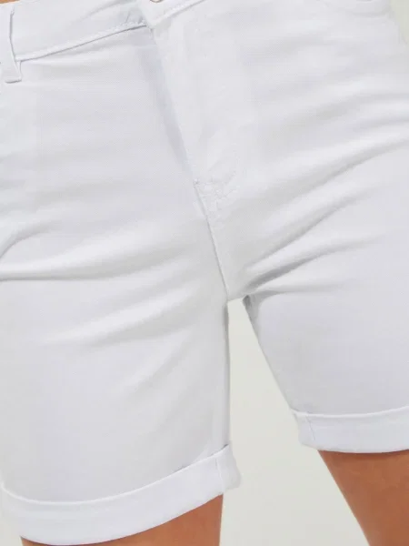 Pantaloni scurți Moodo din lyocell alb