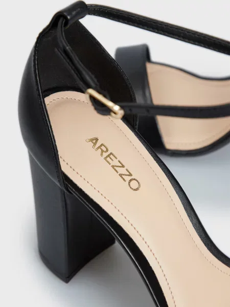 Шкіряні босоніжки Arezzo чорні