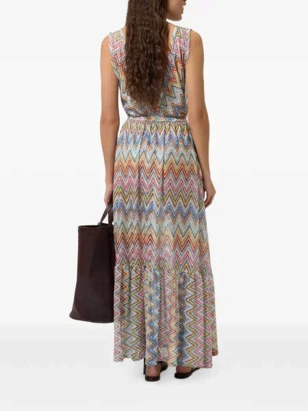 Megztas suknele Missoni balta