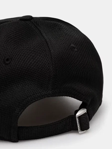 Трикотажная кепка New Era красная