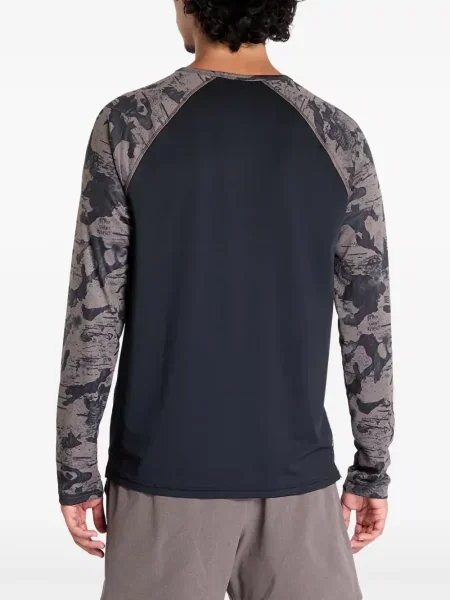 Μπλούζα Under Armour με σχέδιο παραλλαγής καφέ