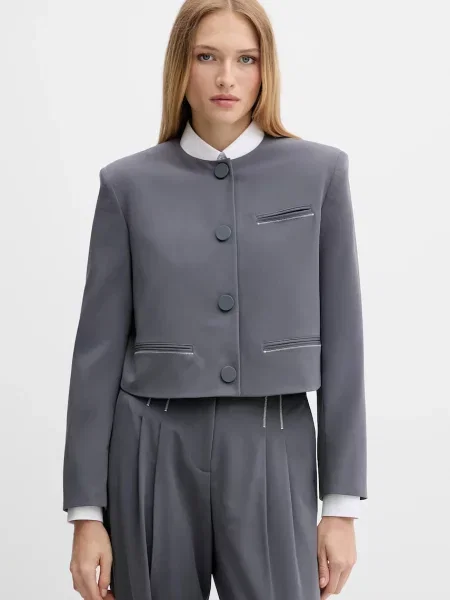 Armani Exchange sacou un singur rând de uni gri