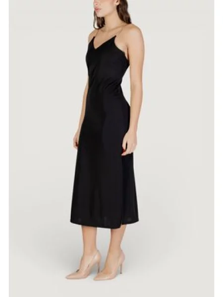 Oblekové midi šaty Morgan De Toi po kolena černé