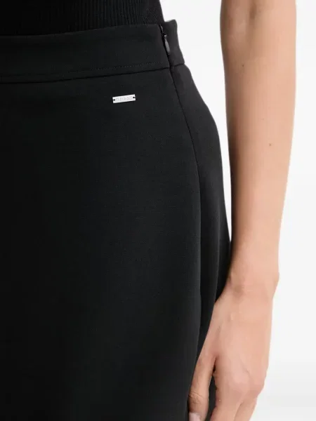 Fusta mini Guess în linie A negru