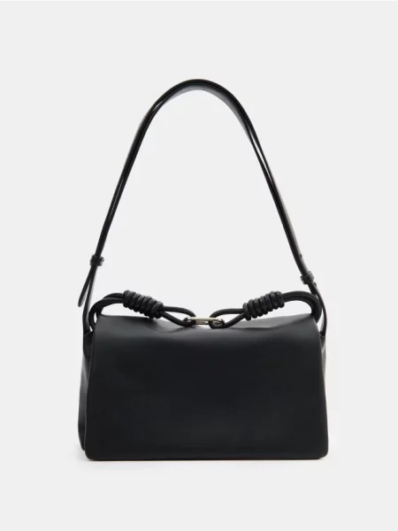 Маленька сумочка з додатковим ремінцем і декоративним металевим гачком чорний