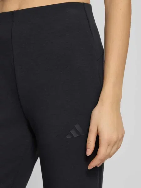 Spodnie dresowe o rozkloszowanym kroju z logo Adidas Sportswear czarne