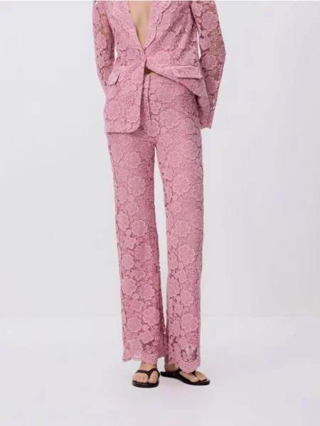Reserved Pantaloni din dantelă roz-pastel roz