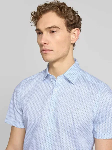 Koszula o kroju slim fit biznes we wzór na całej powierzchni z kołnierzykiem typu kent Olymp Level 5 błękitna