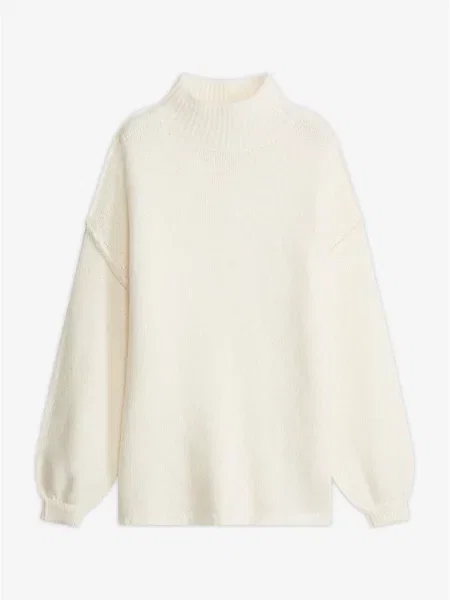 Sweter z grubej dzianiny z wysoką stójką biały