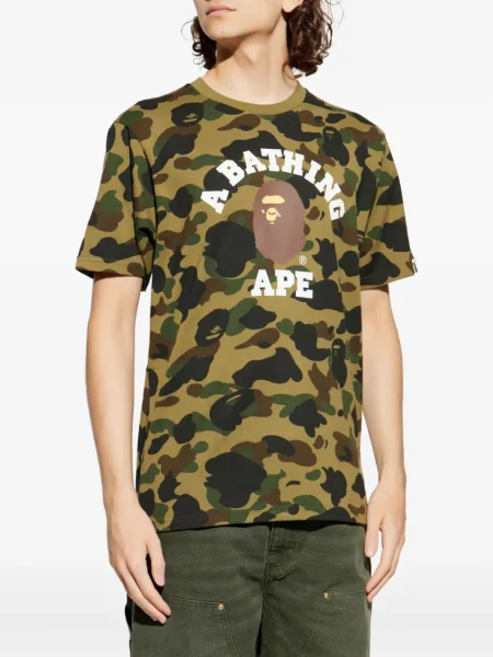 Tricou A Bathing Ape® cu imagine cu model camuflaj verde