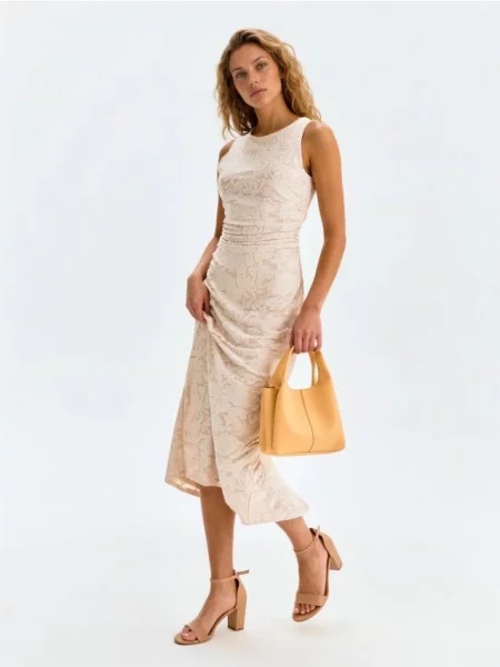 Міді сукня з драпіруванням і структурованим квітковим візерунком нюдовий