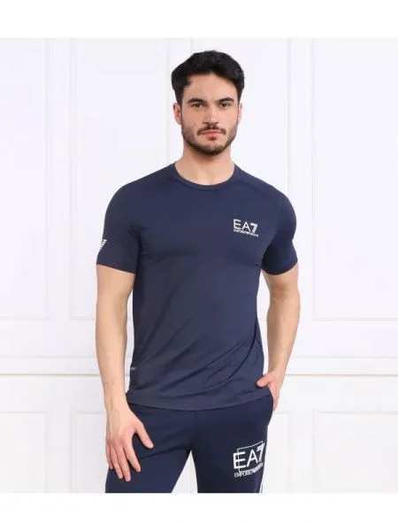 Tricou