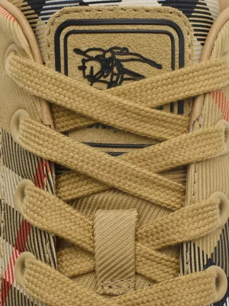 Sneakerși Burberry în carouri