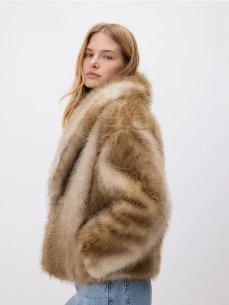 Reserved Шуба зі штучного хутра бурштиновий 