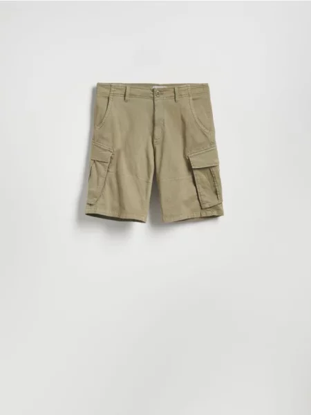Reserved Pantaloni scurți cargo verde