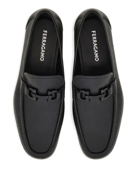 Pantofi loafer Ferragamo cu cataramă negru