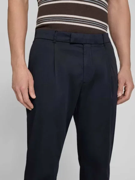 Spodnie garniturowe o kroju slim fit z zaszewkami i francuskimi wpuszczanymi Cinque granatowe