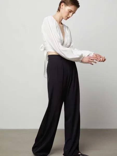 Блуза Answear Lab с изчистен дизайн бяло