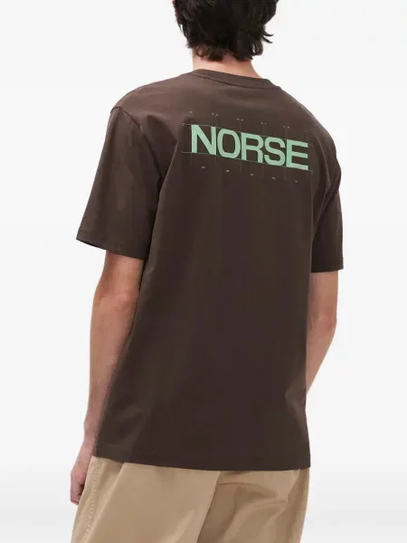 Tricou Norse Projects cu imagine maro