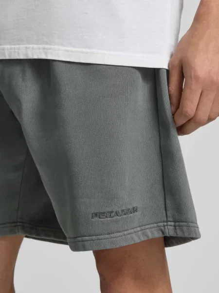 Szorty z elastycznym pasem i przeszyciem z logo Pegador