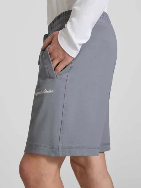 Szorty dresowe z wyhaftowanym logo model „KARL” Jack & Jones