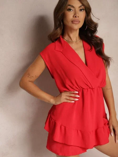 Kombinezon z Zakładką Imitującą Spódniczkę i Kołnierzykiem Norinivia czerwony