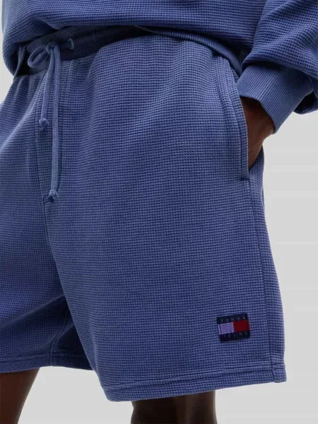 Bermudy o kroju regular fit z czystej bawełny z delikatną fakturą Tommy Jeans niebieskie