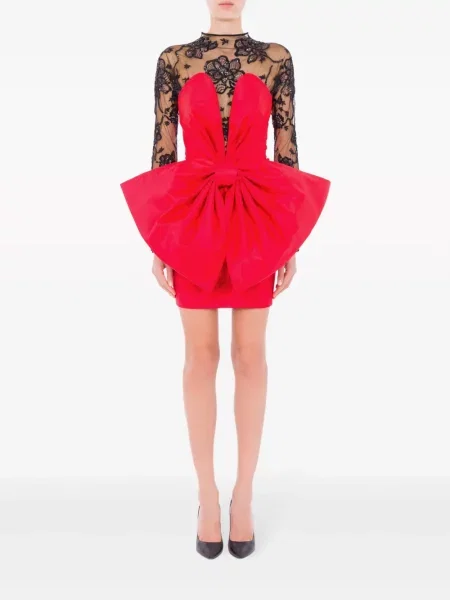 Suknele Moschino su lankeliu