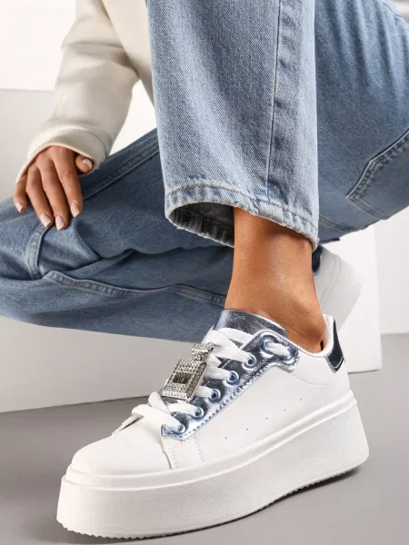 Sneakers Alb-Bleumarin cu Pandantiv Metalic pe Șireturi Decorat cu Pietre Strălucitoare Edosa alb