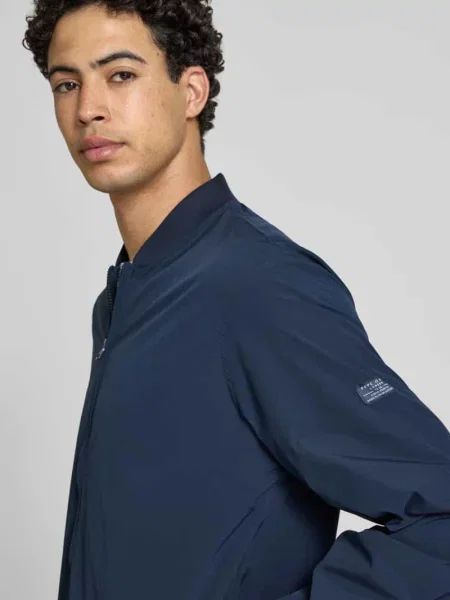 Bomberka w kroju regular fit ze stylizowanym na college kołnierzem model BELVEDERE' Pepe Jeans granatowy