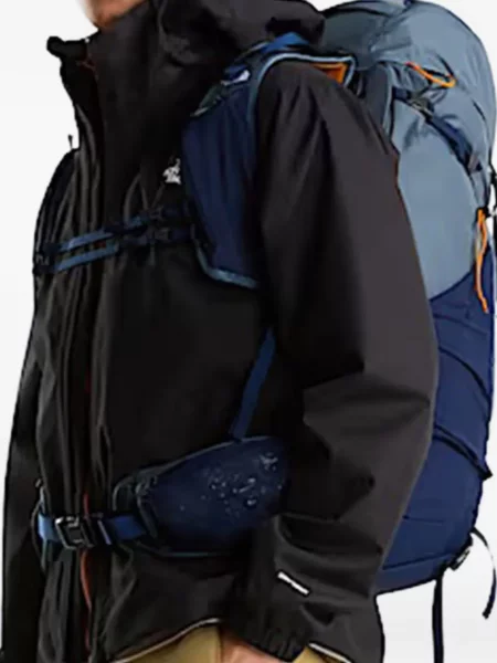 Geacă The North Face cu glugă negru