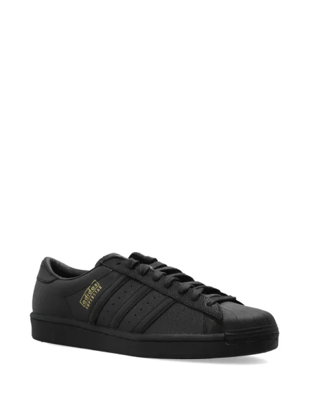Pălărie Adidas cu dungi cu platformă din jerseu alb