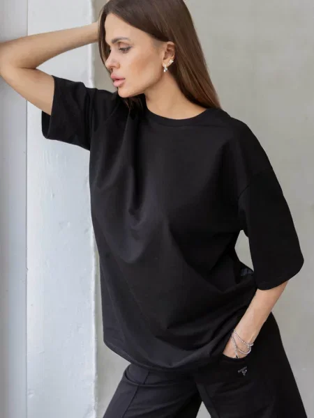 Футболка чорна