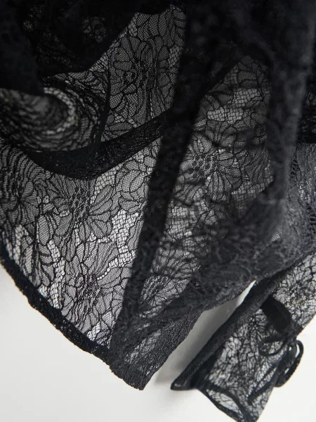 Reserved Мереживна блузка з коміром-стійкою чорний