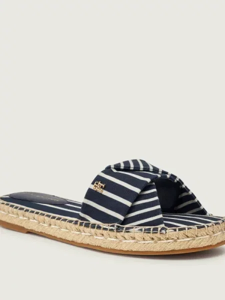 Papucs Tommy Hilfiger Canvas Sötétkék kék