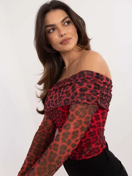 Bluză Fashionhunters cu imagine cu model leopard roșu