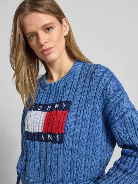 Sweter o kroju regular fit z czystej bawełny Tommy Jeans niebieski
