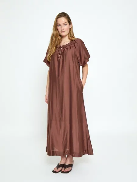 Peppercorn Ruha Ida' barna