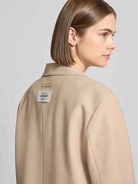 Długi żakiet o kroju oversized z naszywką z logo na tyle Karo Kauer beżowa