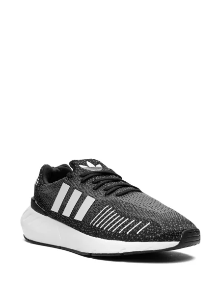 Bėgimas sportbačiai Adidas Swift Run juoda