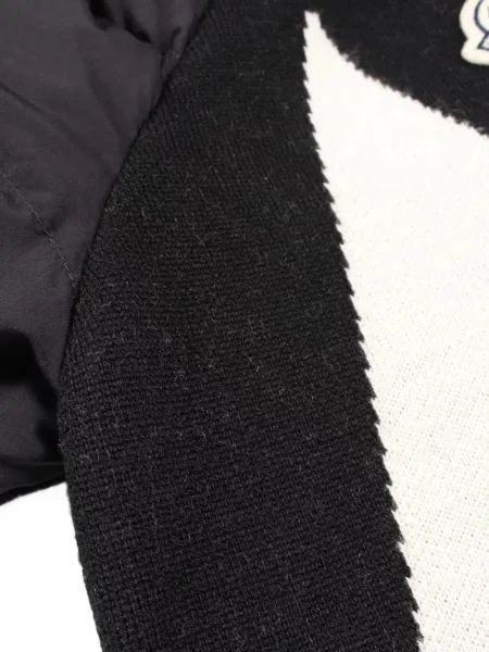 Geacă cu puf Moncler cu glugă negru