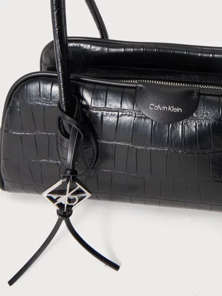 Calvin Klein Kabelka na rameno čierna