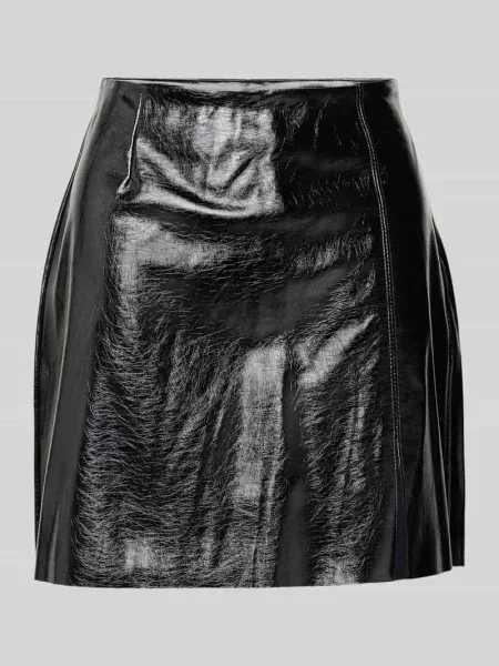Spódnica mini z imitacji skóry lakierowanej model ‘NELLY’ Vero Moda czarna
