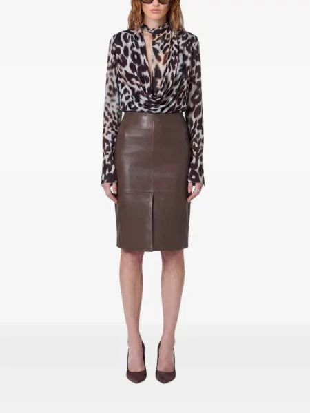 Bluză Nicholas cu imagine cu model leopard drapată maro