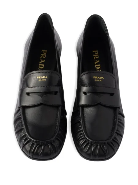 Pantofi loafer Prada din piele plisate negru