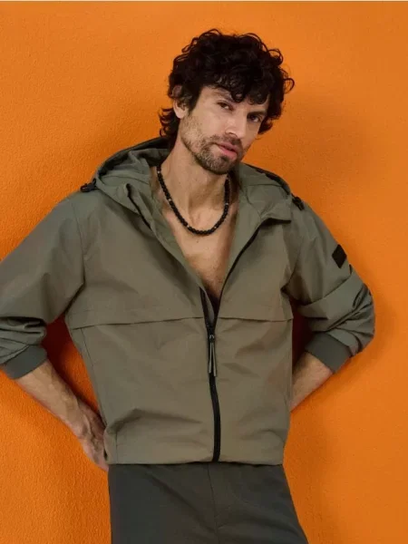 Sinsay Kurtka techniczna z kapturem i ściągaczami zielony