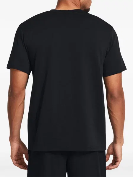 Μονωμένος μπλούζα Under Armour με σχέδιο μαύρο