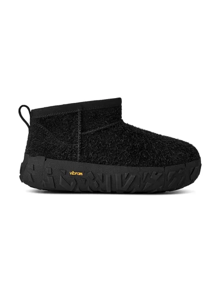 Велурени апрески UGG Classic Ultra Mini Wrap Tech черно